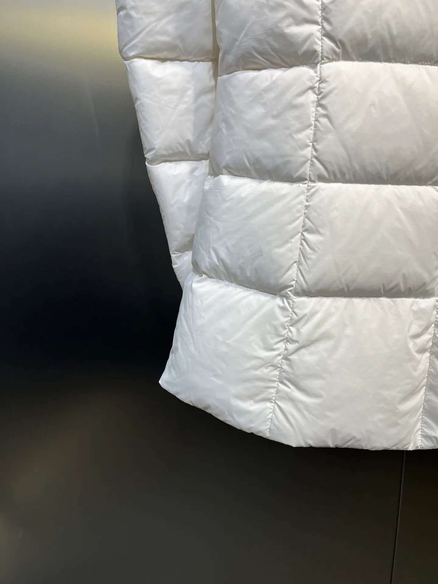 P1100 Highest quality 🌟Canada Goose E62 model 2220LB Abbott Hoody women's short and light down jacket S If you want to do business for a long time, you have to choose the original high-quality goose down for your down jacket. Expensive is not necessarily right, but there is a reason to be expensive. Cheap is not necessarily wrong, but there is a certain risk. Without cost support, there is no quality assurance. Expensive things are good at everything except being expensive; cheap things are good at nothing except being cheap size: s-xl